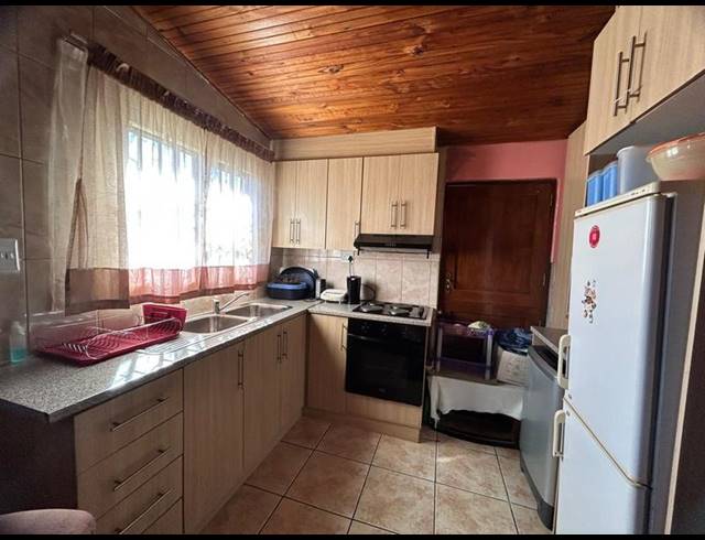 2 BEDROOM HOUSE FOR SALE IN KHAYA